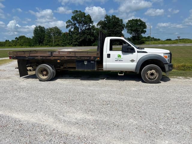 Image of Ford F-550 equipment image 3
