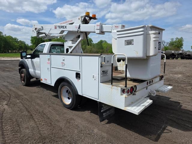 Image of Ford F-550 equipment image 2