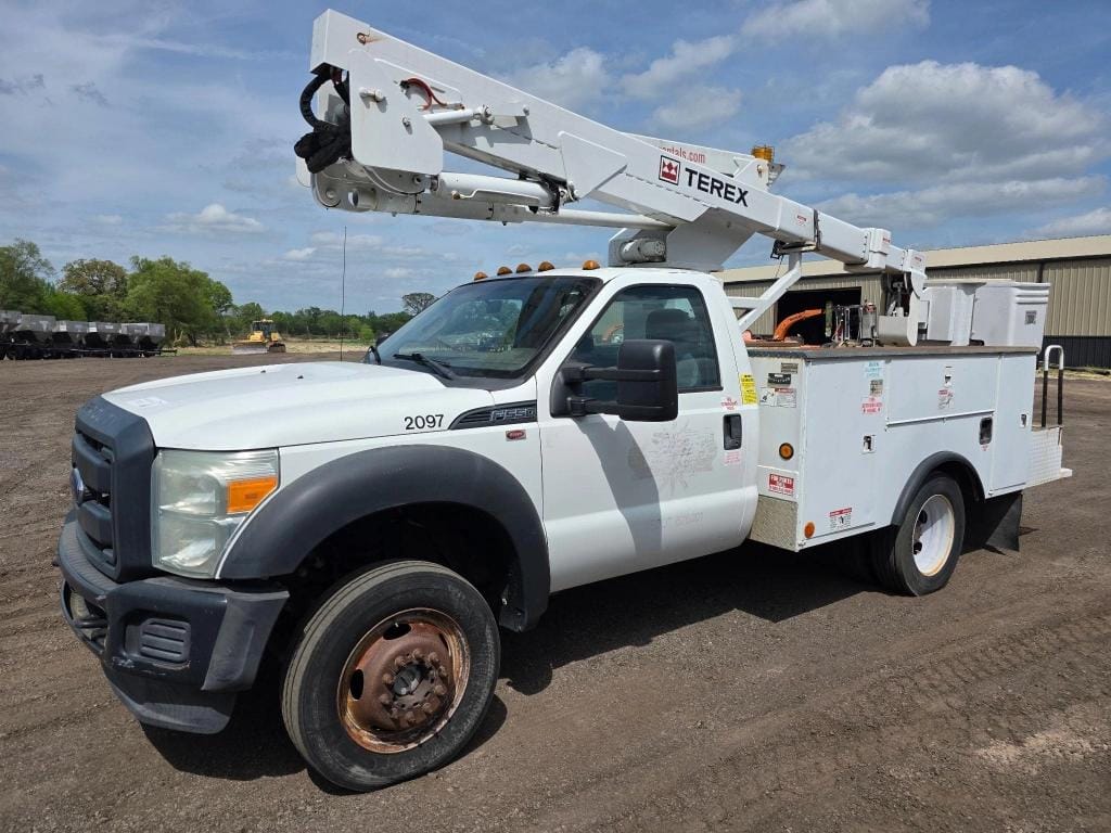 2016 Ford F-550 Equipment Image0