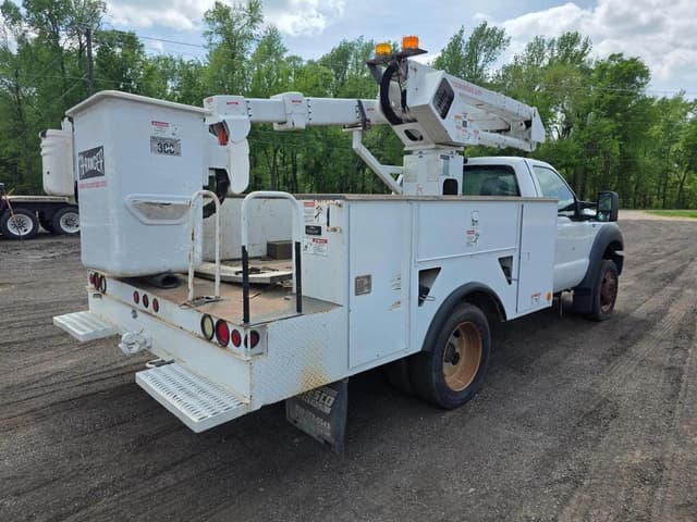 Image of Ford F-550 equipment image 3