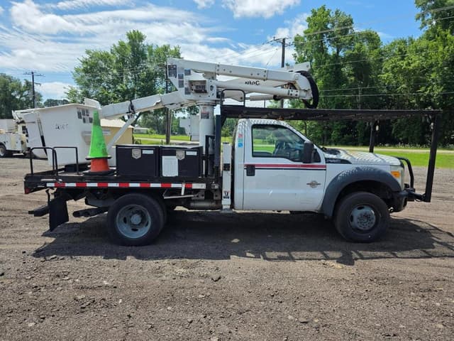 Image of Ford F-550 equipment image 2