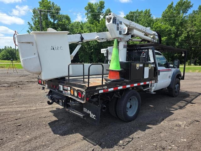 Image of Ford F-550 equipment image 4