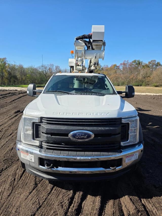 Image of Ford F-550 equipment image 3