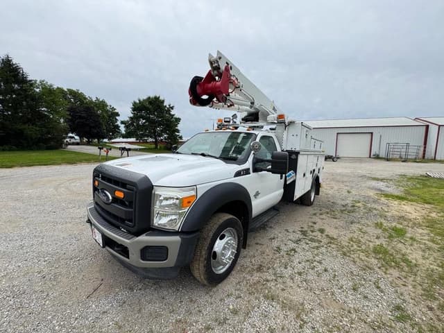 Image of Ford F-550 equipment image 2