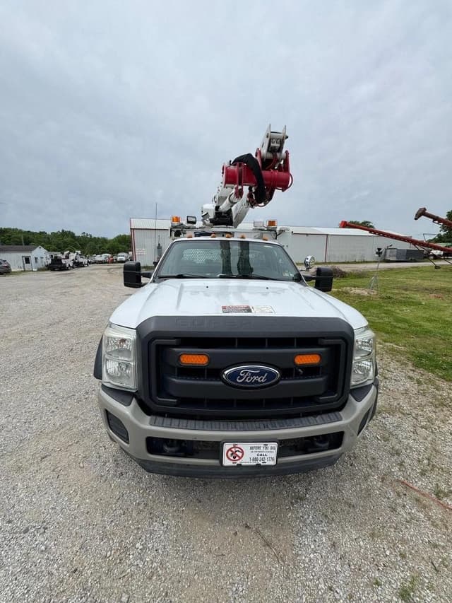 Image of Ford F-550 equipment image 1