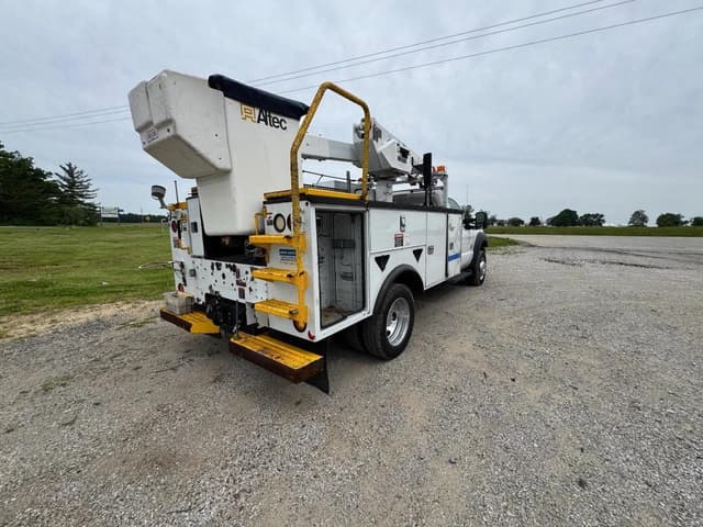 Image of Ford F-550 equipment image 3