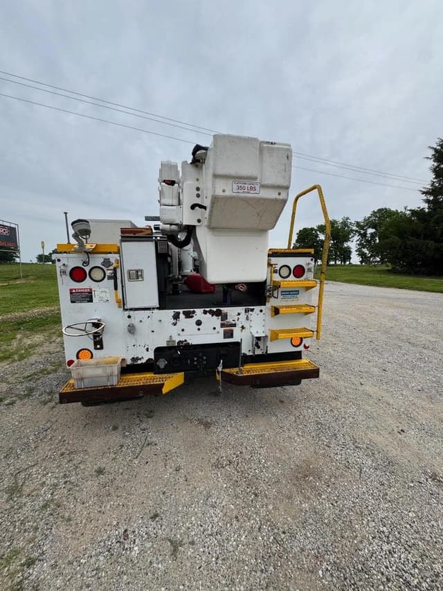 Image of Ford F-550 equipment image 4