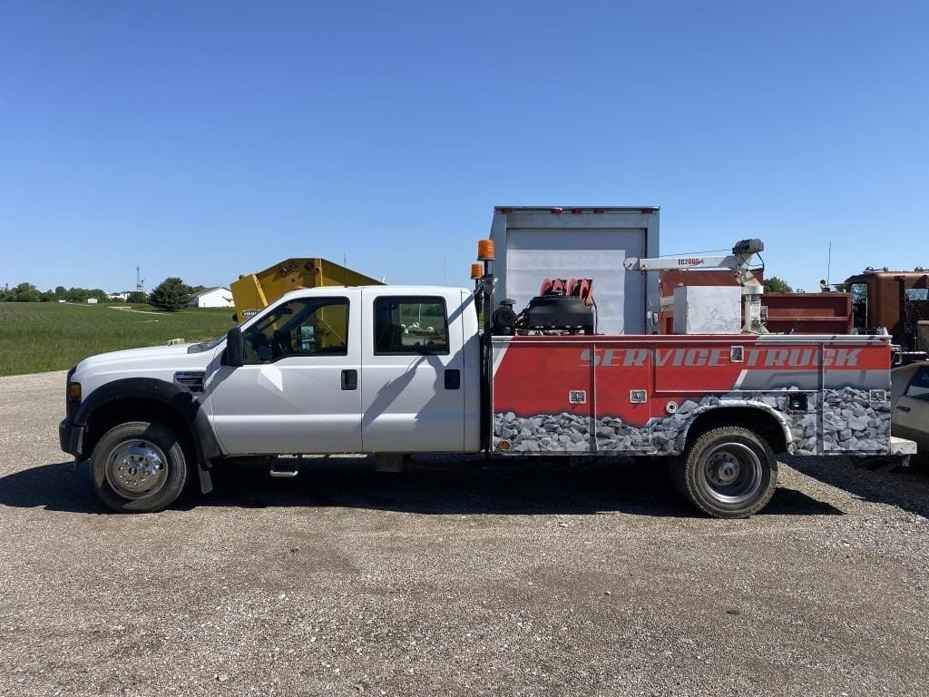 Ford F-550 Equipment Image0
