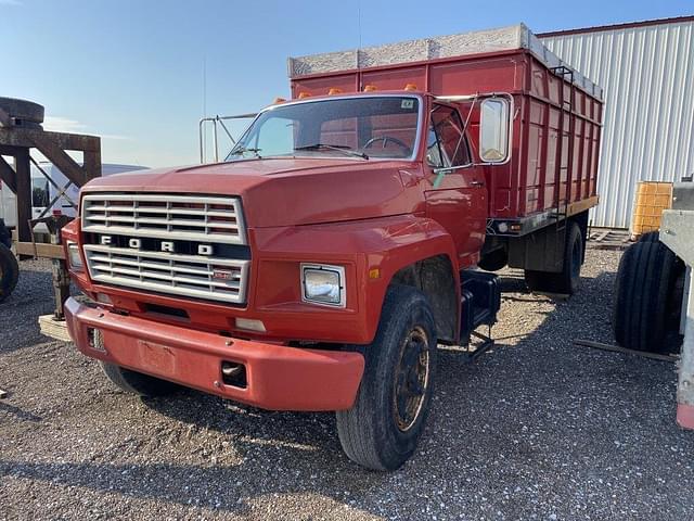 Image of Ford F-700 equipment image 1
