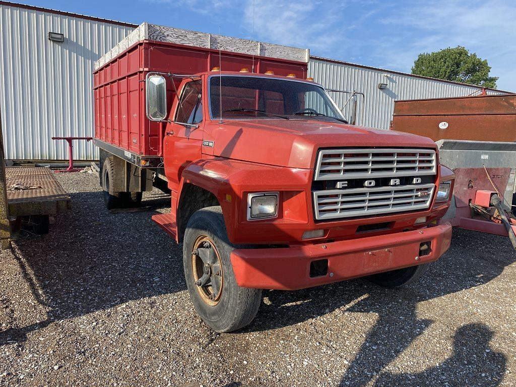 Image of Ford F-700 Primary image