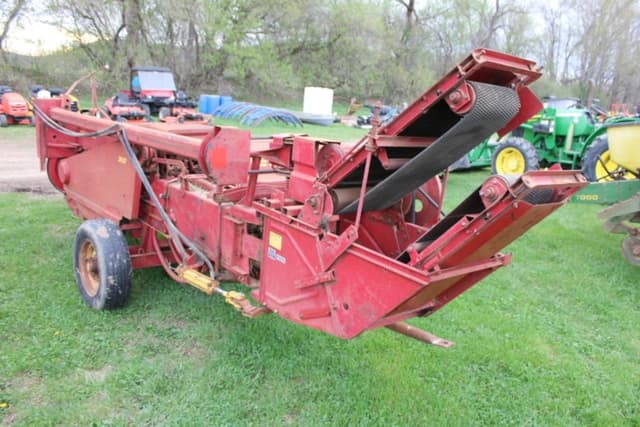 Image of New Holland 310 equipment image 2