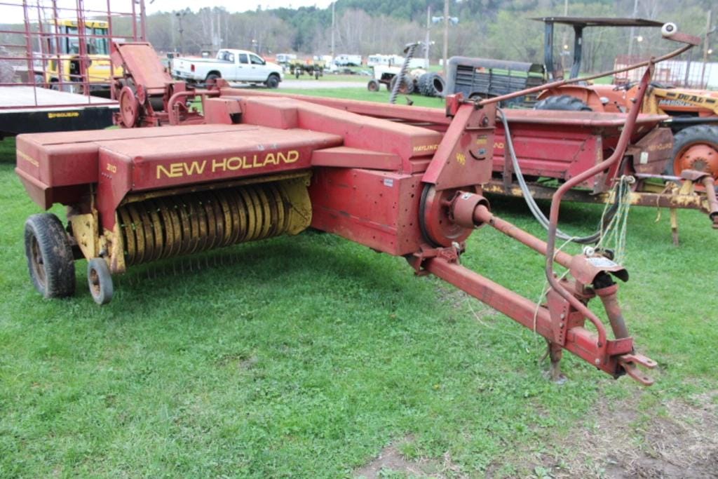 New Holland 310 Equipment Image0