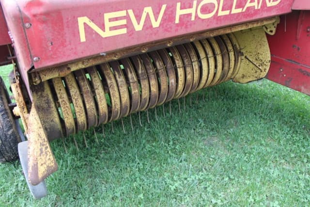 Image of New Holland 310 equipment image 4