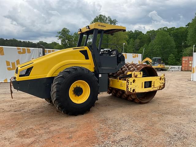 Image of Bomag BW211PD-50 equipment image 4