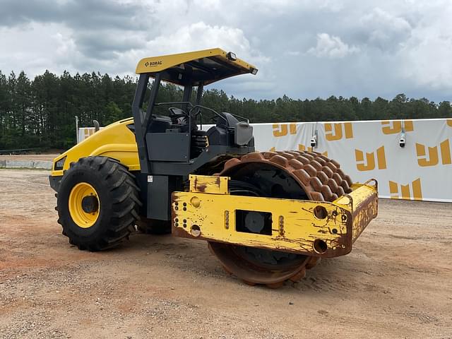 Image of Bomag BW211PD-50 equipment image 2