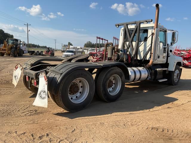 Image of Mack Pinnacle CHU613 equipment image 4