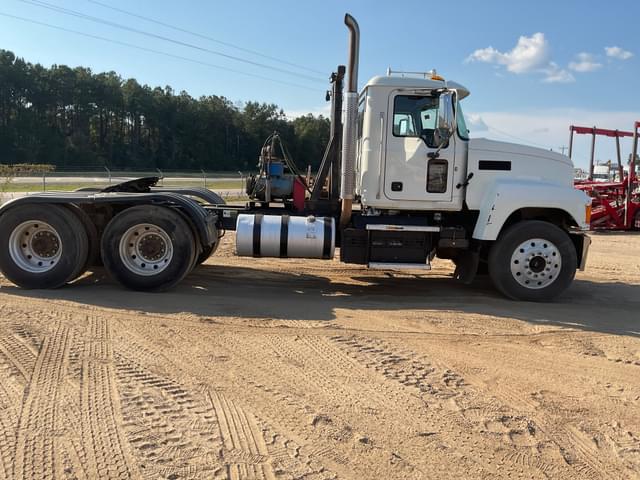 Image of Mack Pinnacle CHU613 equipment image 3