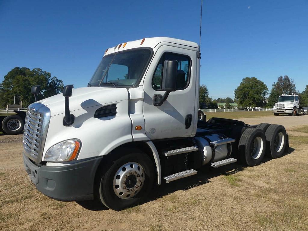 Image of Freightliner Cascadia 113 Primary image