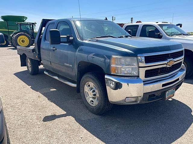 Image of Chevrolet 2500HD equipment image 3