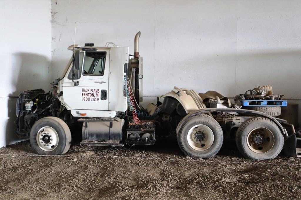 Main image International 8600