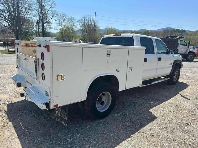 Image of Chevrolet 3500 equipment image 2