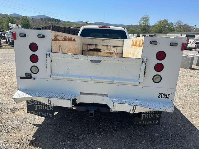 Image of Chevrolet 3500 equipment image 3
