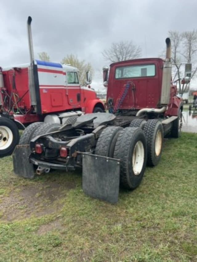 Image of Ford L9000 equipment image 2