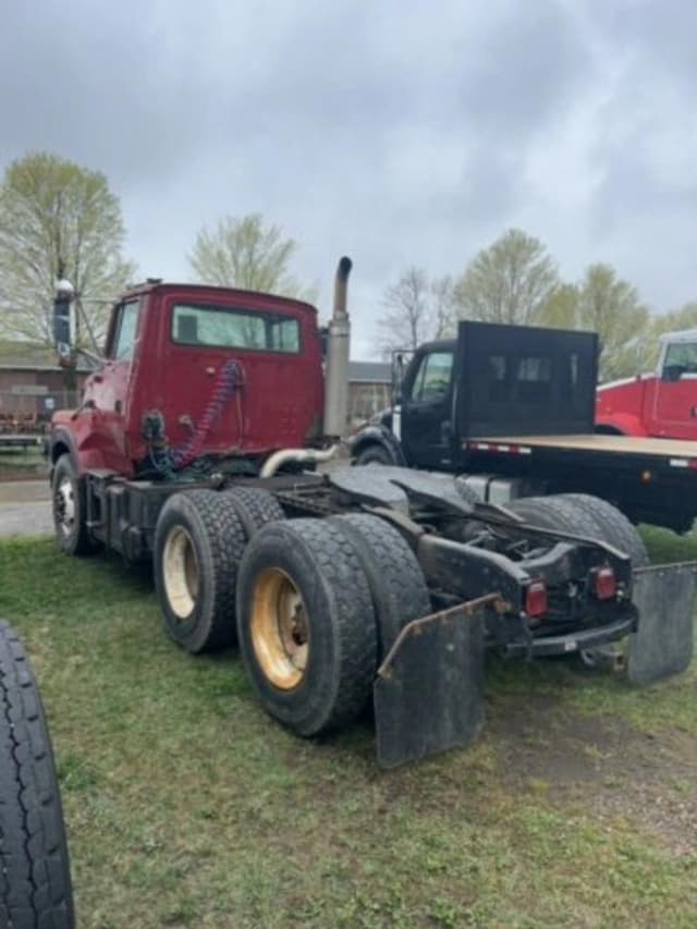 Image of Ford L9000 equipment image 3