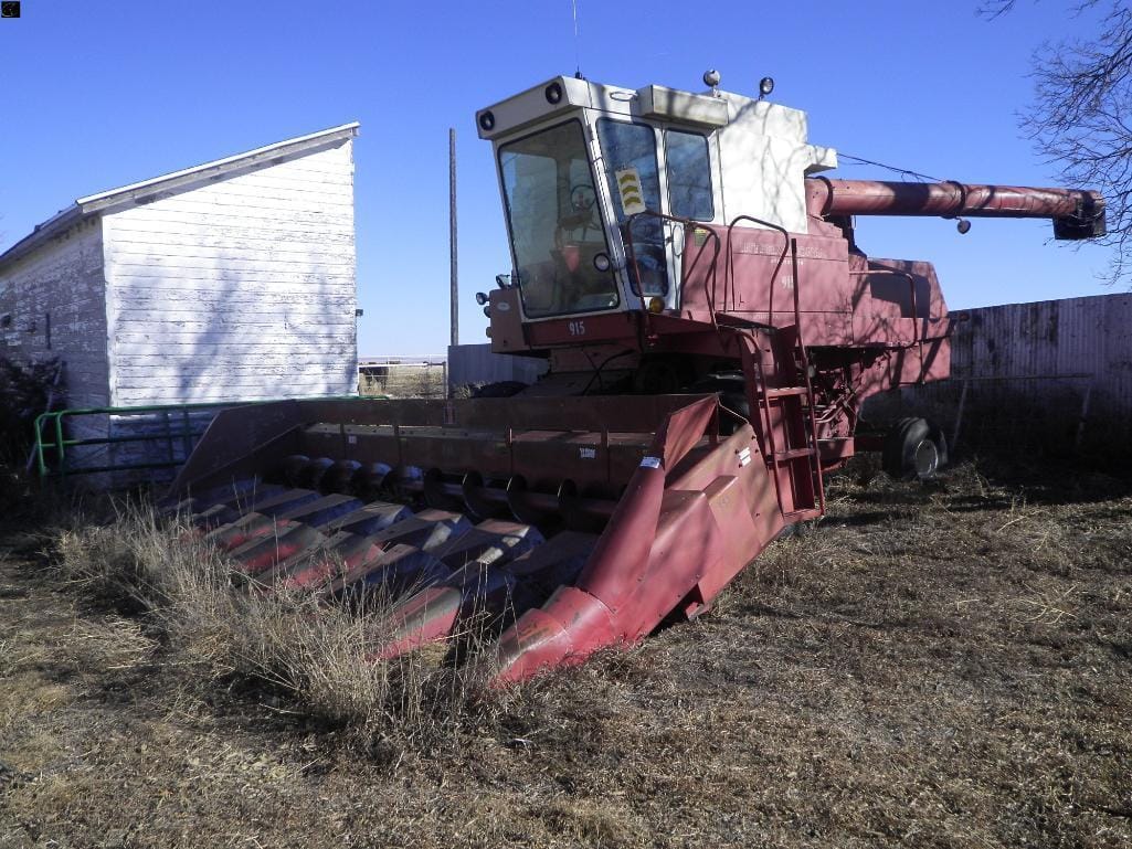 International Harvester 915 Equipment Image0