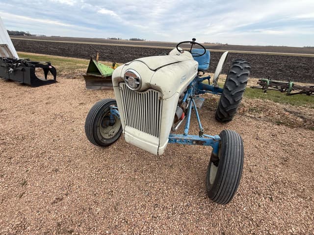 Image of Ford 600 equipment image 2