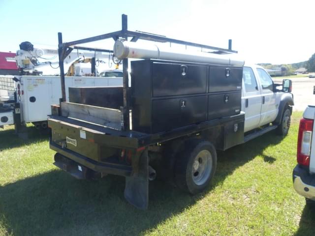 Image of Ford F-550 equipment image 2