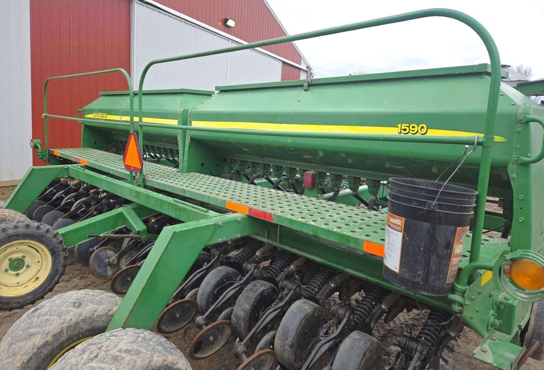 Image of John Deere 1590 Image 1
