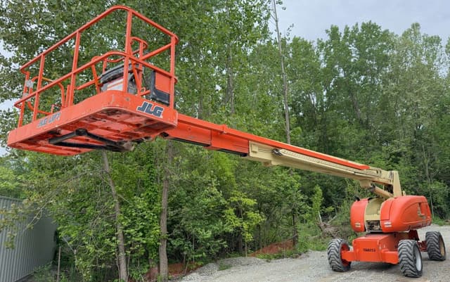 Image of JLG 800S equipment image 2