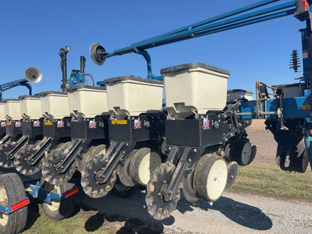 Image of Kinze 3600 equipment image 4