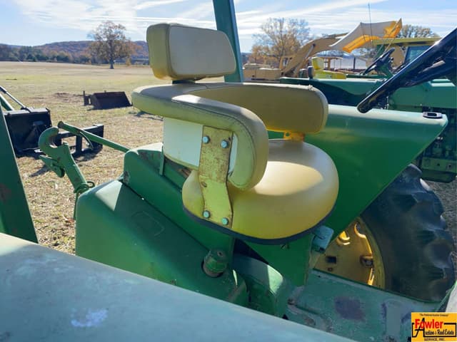 Image of John Deere 3020 equipment image 3