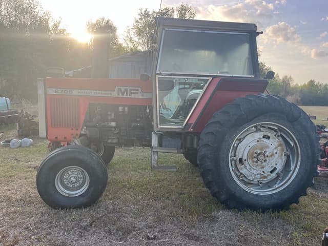 Image of Massey Ferguson 2705 equipment image 1
