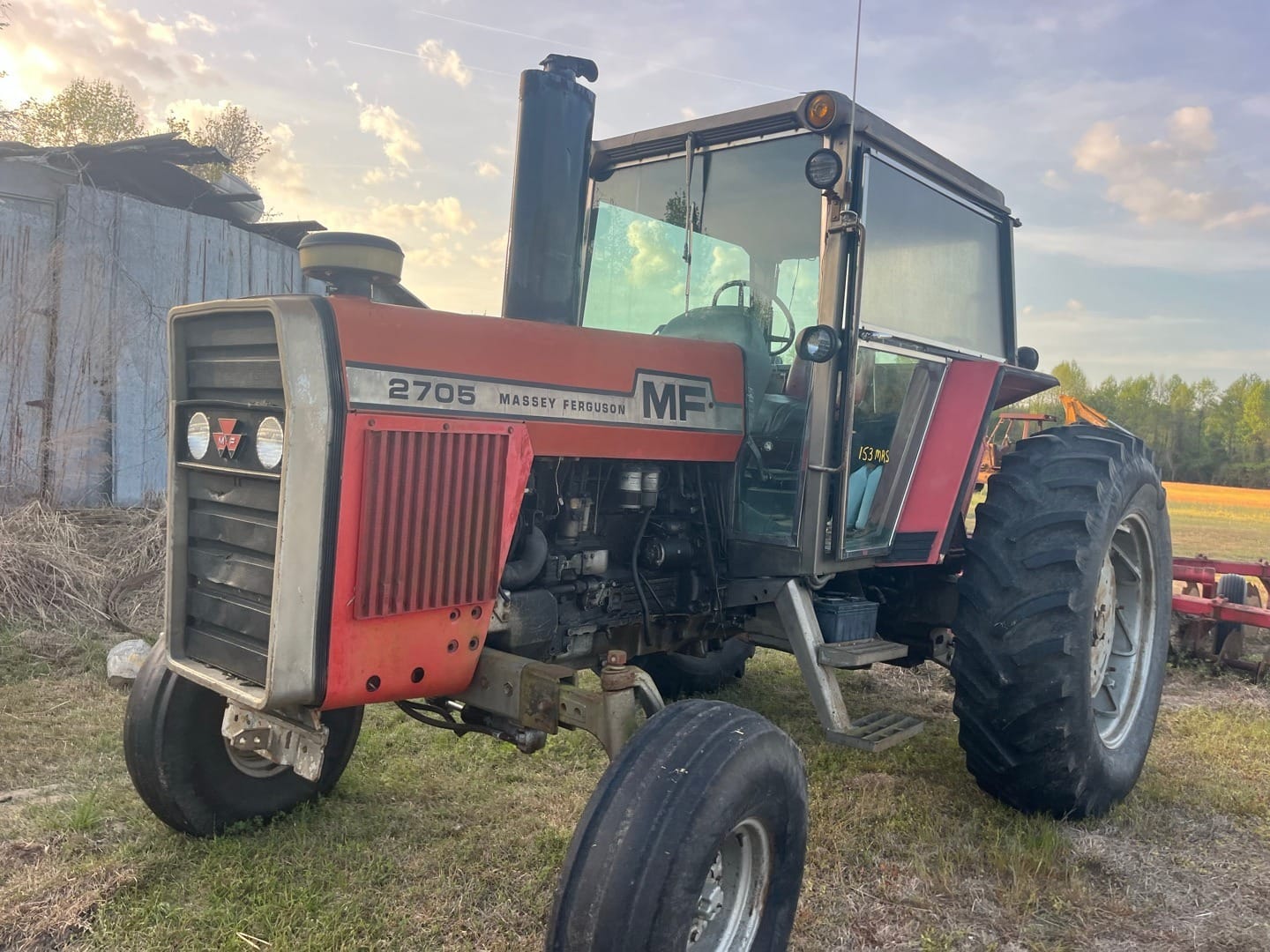 Massey Ferguson 2705 Equipment Image0