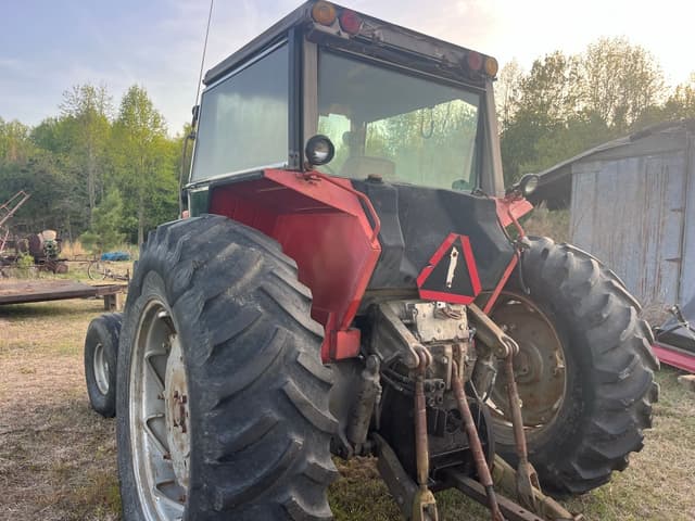 Image of Massey Ferguson 2705 equipment image 2
