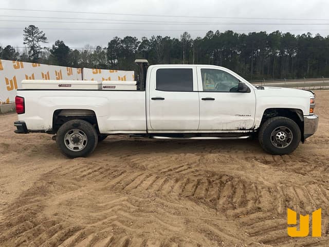 Image of Chevrolet 2500HD equipment image 3