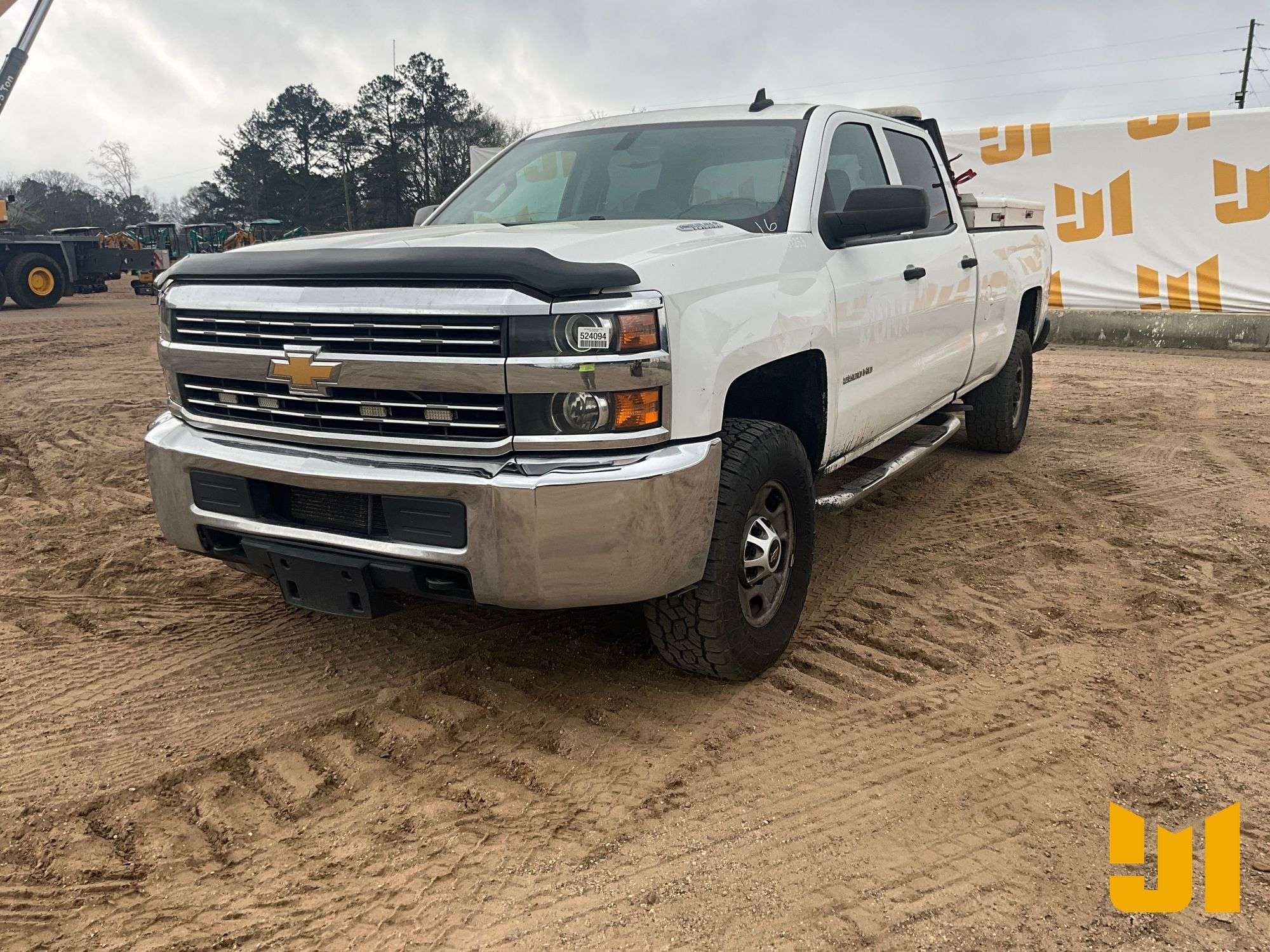 2016 Chevrolet 2500HD Equipment Image0