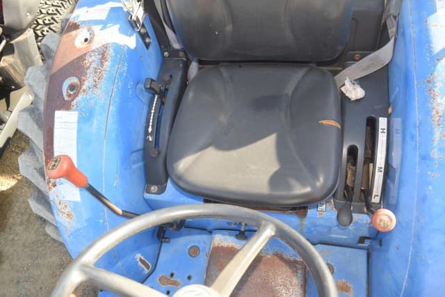 Image of New Holland Workmaster 35 equipment image 4