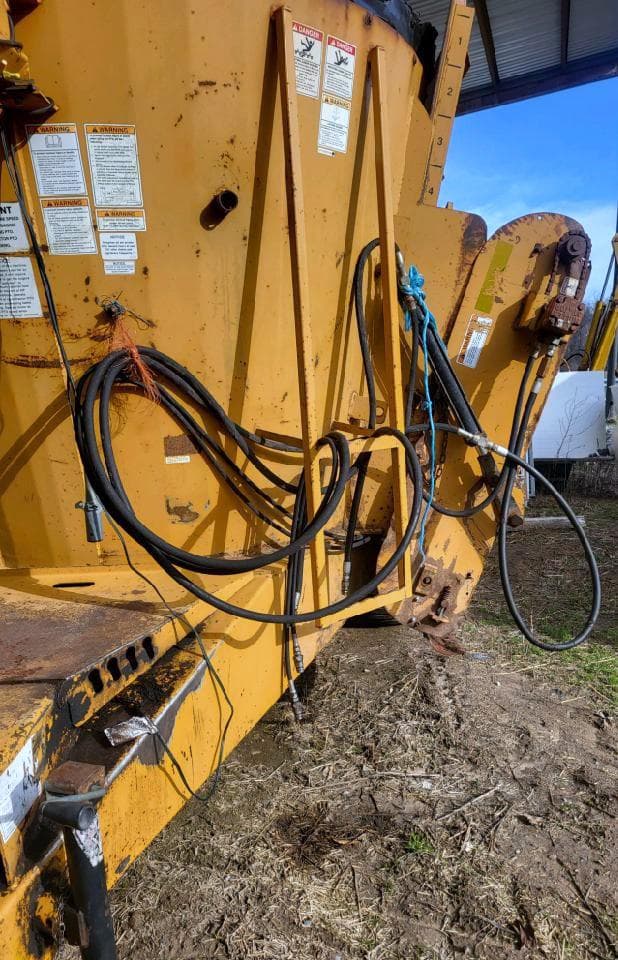 Kuhn Knight Vertical Maxx 5032 Hay and Forage Grinders/Mixers for Sale