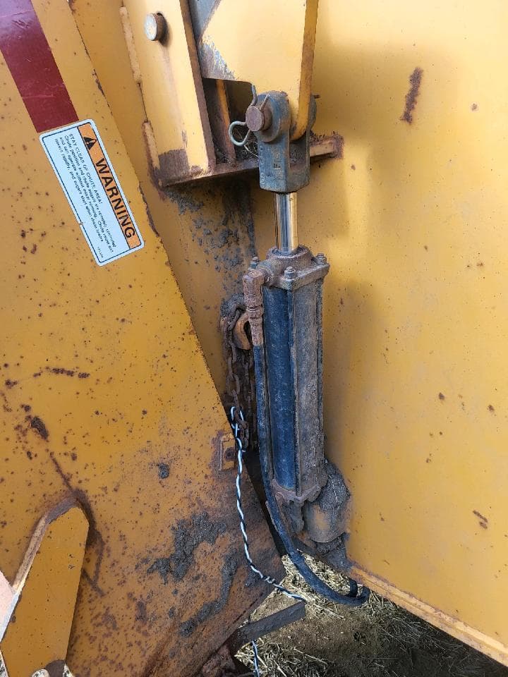 Kuhn Knight Vertical Maxx 5032 Hay and Forage Grinders/Mixers for Sale