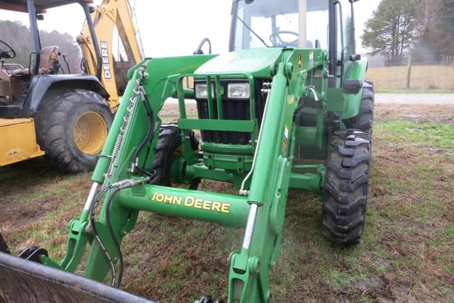Image of John Deere 5083E equipment image 3