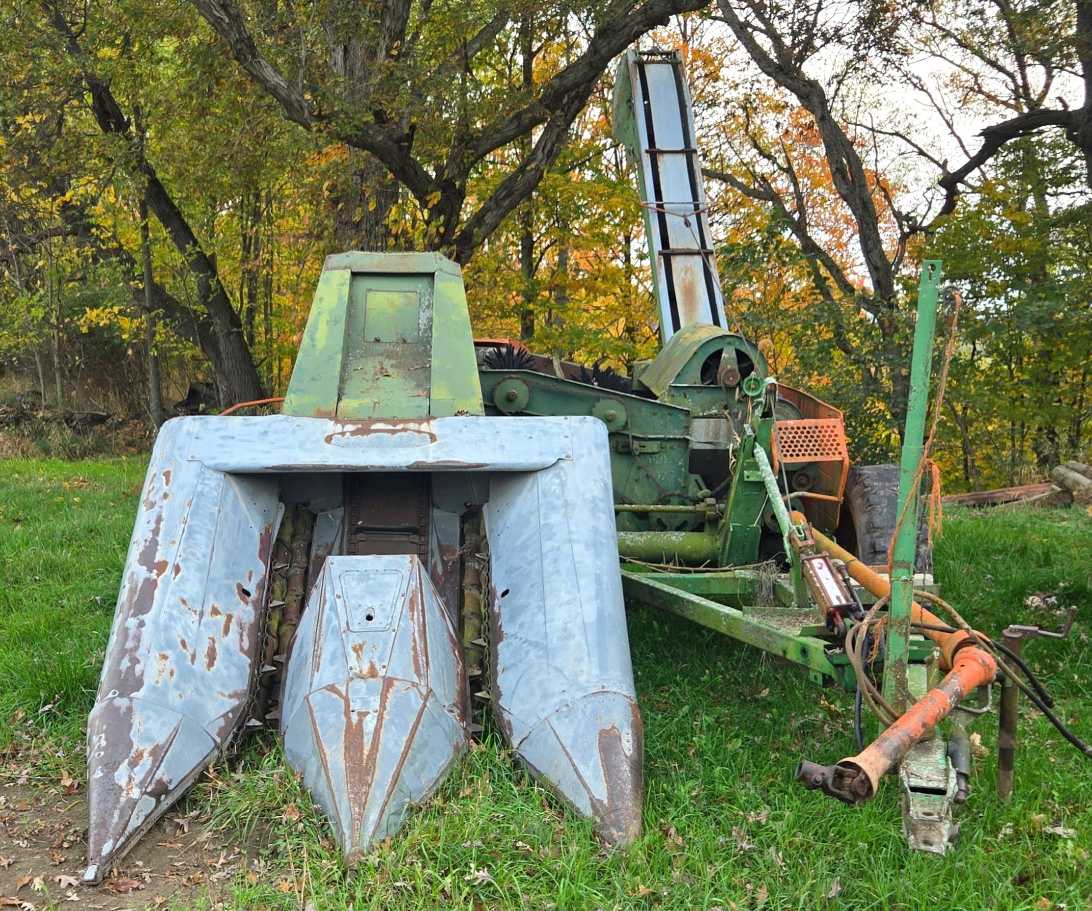 New Idea 325 Equipment Image0