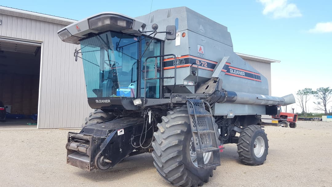 Image of Gleaner R72 Image 1