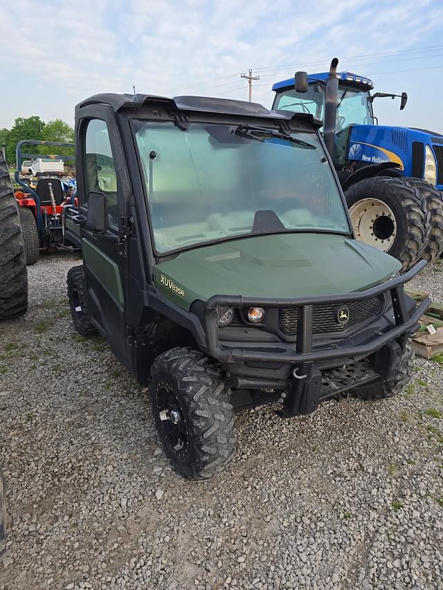 Image of John Deere XUV 835R equipment image 2