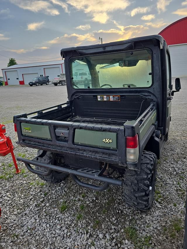 Image of John Deere XUV 835R equipment image 3