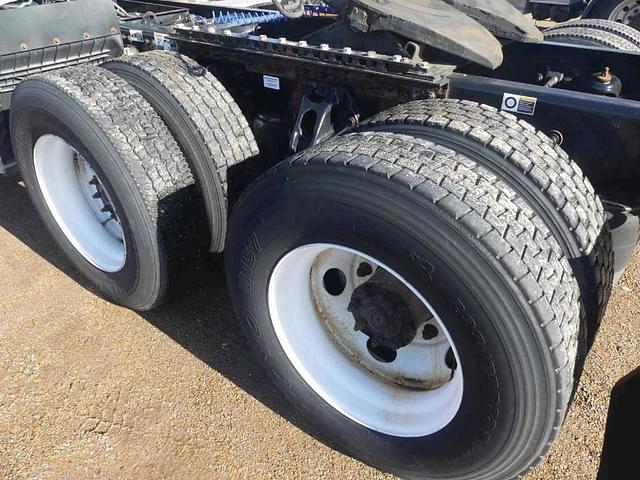 Image of Kenworth T680 equipment image 4