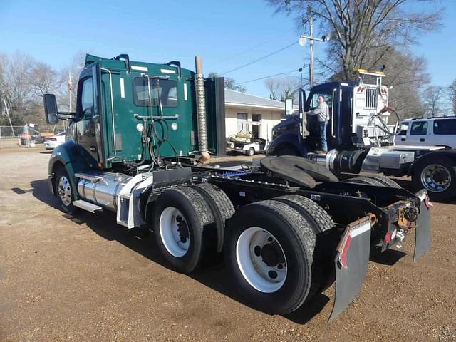 Image of Kenworth T680 equipment image 3